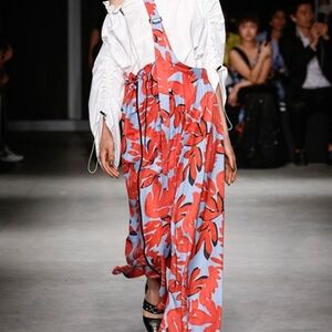 Ujoh women's over shoulder dress skirt, showcased in Milan's Fashion week Size 2